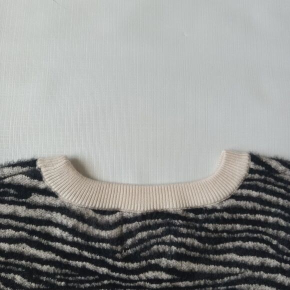 J.O.A. Off White and Black Zebra Print Eyelash Knit Cropped Pullover Sweater - Picture 13 of 15